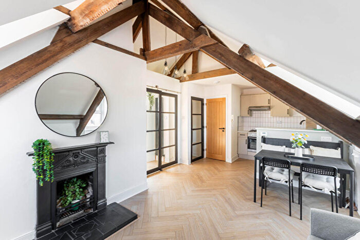 1 Bedroom Flat For Sale In Clayton Road, Jesmond, Newcastle Upon Tyne, NE2