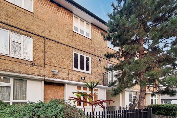 3 Bedroom Maisonette To Rent In Chilcot Close, Poplar, London, E14