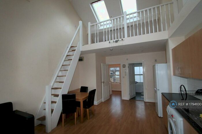4 Bedroom Flat To Rent In Cannon Street Road, London, E1