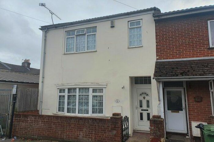 4 Bedroom End Of Terrace House To Rent In Graham Road, Southampton, SO14
