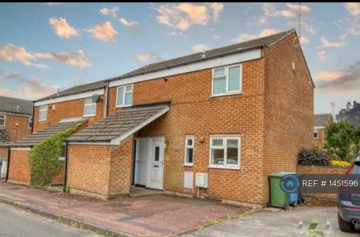 3 Bedroom Semi-Detached House To Rent In Chelmorton Close, Mansfield, NG19