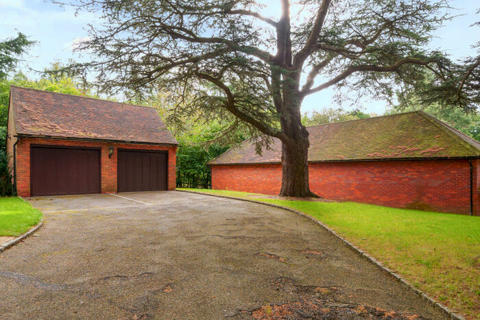 2 Bedroom Flat For Sale In Framewood Road, Fulmer, SL2