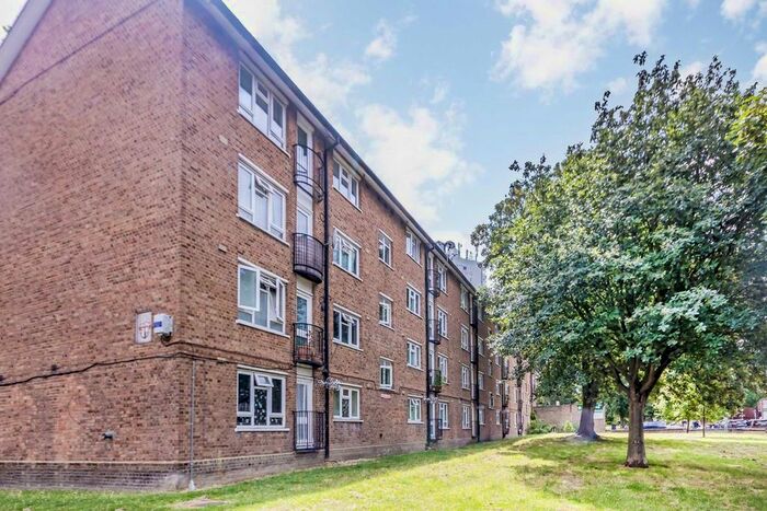 2 Bedroom Flat To Rent In Solon New Road Estate, London, SW4
