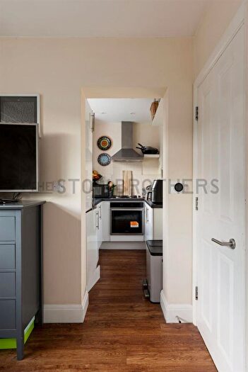 1 Bedroom Flat To Rent In Wigram Road, Wanstead, E11