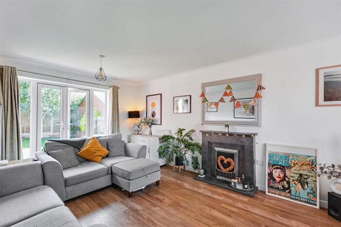 5 Bedroom Detached House For Sale In Chilwell Lane, Bramcote, Nottingham, NG9