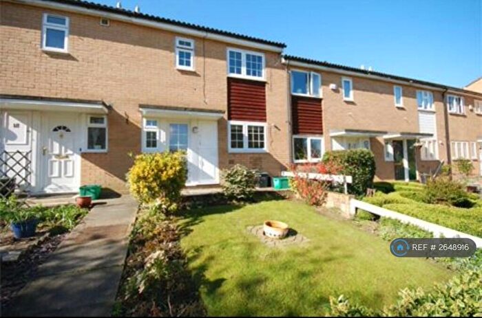 3 Bedroom Terraced House To Rent In Dykes Way, Bromley, BR2