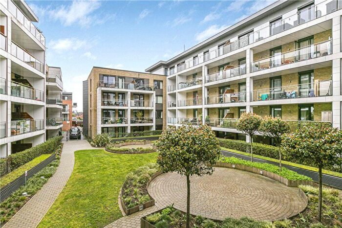 2 Bedroom Flat For Sale In Knaresborough Drive, London, SW18