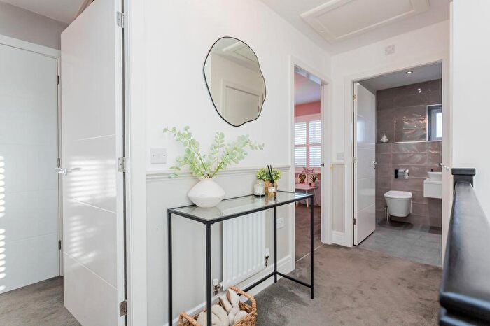 3 Bedroom Semi-Detached Villa For Sale In Slateford Road, Bishopton, PA7