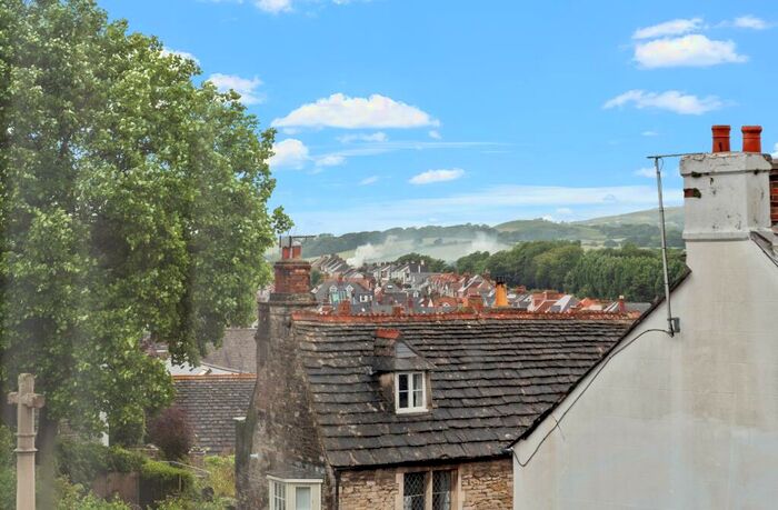 2 Bedroom Flat To Rent In Swanage, BH19