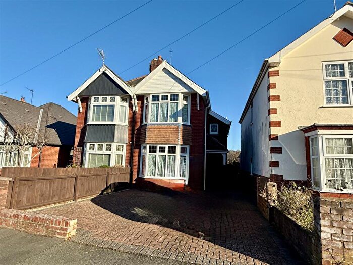 3 Bedroom Semi-Detached House For Sale In College Road, Newport, PO30