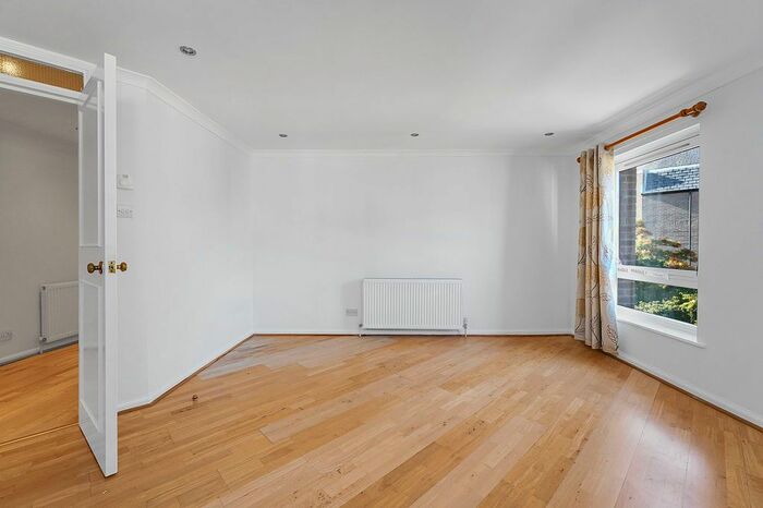 3 Bedroom Flat To Rent In Sunbury Place, Dean Village, Edinburgh, EH4