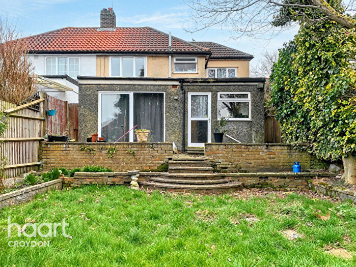 4 Bedroom Semi-Detached House For Sale In Aldrich Crescent, Croydon, CR0
