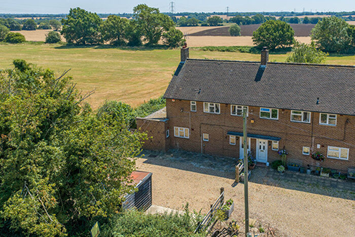 3 Bedroom Semi-Detached House For Sale In Holtsmere End Lane, St. Albans, AL3