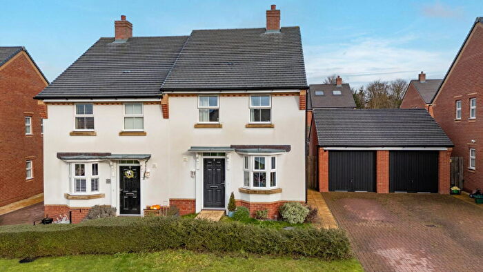 3 Bedroom Semi Detached House For Sale In Silk Throwsters Way, Whitchurch, RG28