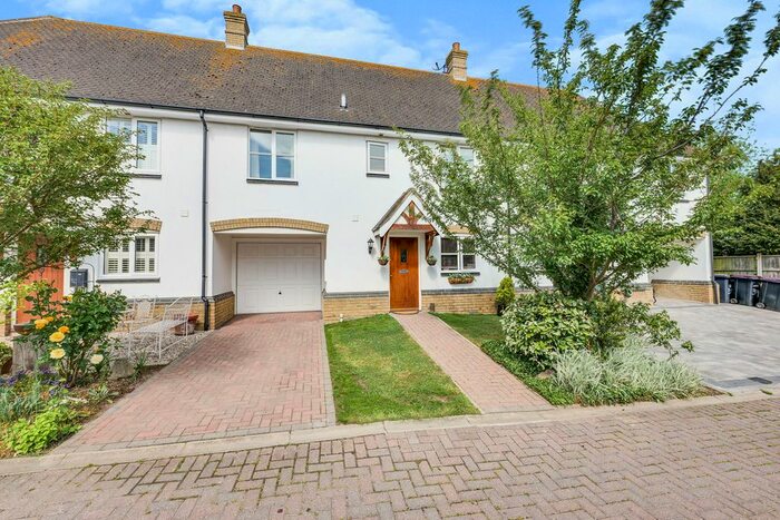3 Bedroom Terraced House For Sale In St. Thomas Road, Rochford, SS4
