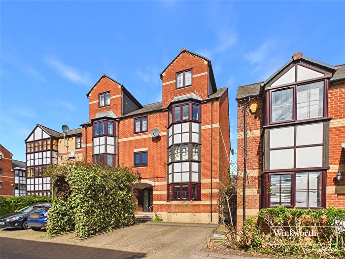 1 Bedroom Flat To Rent In Swan Place, Reading, Berkshire, RG1