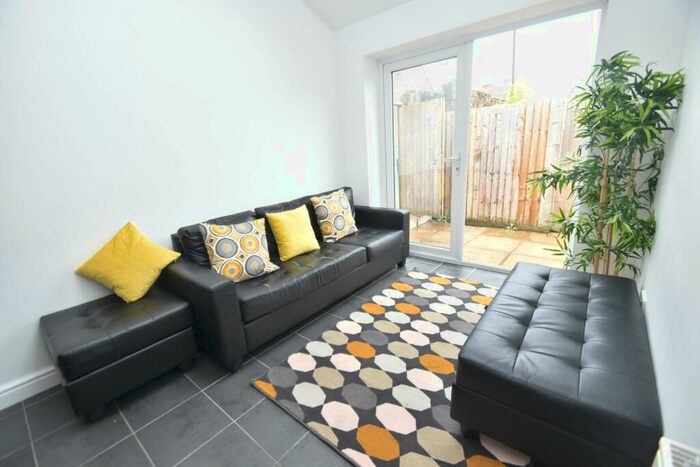 5 Bedroom End Of Terrace House To Rent In Flora Street, Cathays, CF24