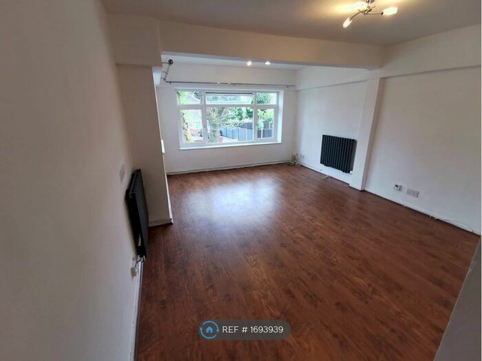 2 Bedroom Flat To Rent In Wakefield Court, Birmingham, B13