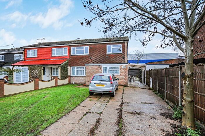 3 Bedroom Semi-Detached House For Sale In Sherborne Close, Colnbrook, Slough, SL3