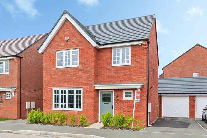 4 Bedroom Detached House For Sale In Weston Rise, Oadby, Leicester, LE2