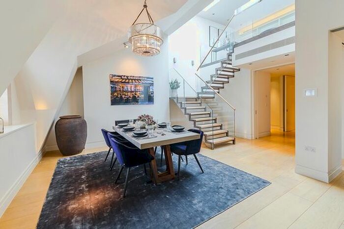 2 Bedroom Town House To Rent In Green Street, London, W1K