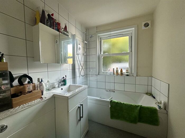 1 Bedroom Flat To Rent In Alma CourtCliftonBristol, BS8