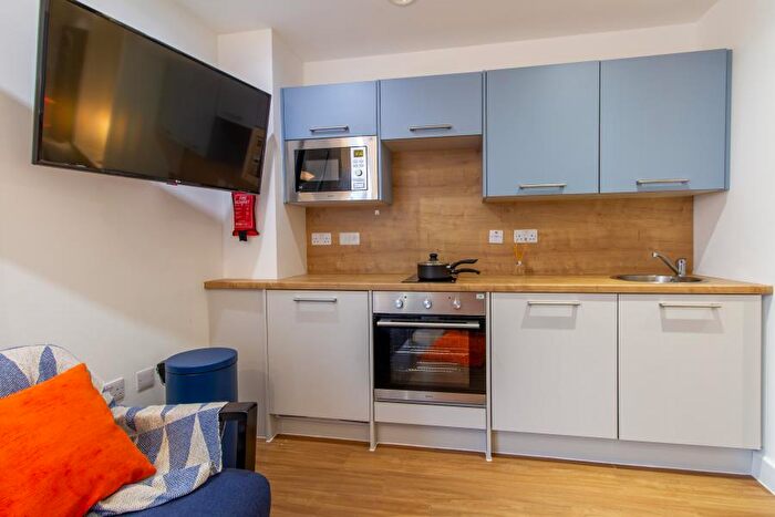 5 Bedroom Apartment To Rent In Deluxe Ensuite Orbital House, NG7