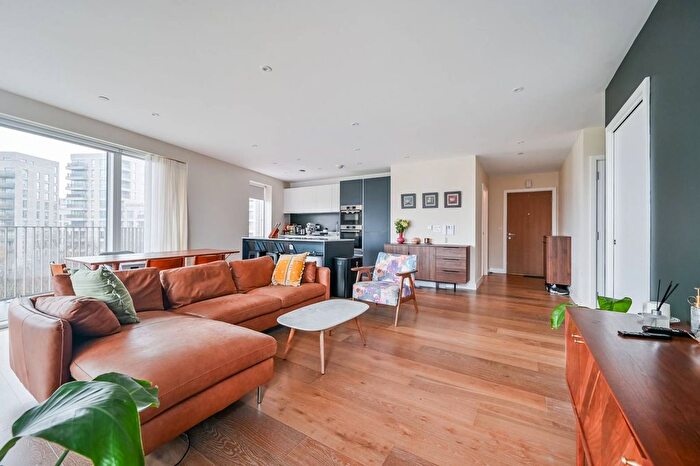 3 Bedroom Flat To Rent In Southern Way, Greenwich, London, SE10