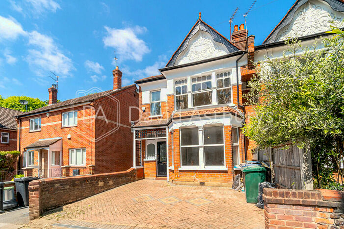 5 Bedroom Semi-Detached House To Rent In Woodside Lane, North Finchley, London, N12