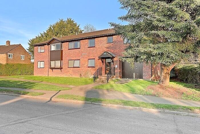 1 Bedroom Flat For Sale In Cripsey Avenue, Ongar, CM5