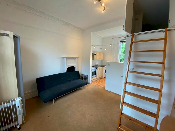 Studio To Rent In St Martins, London, SW9
