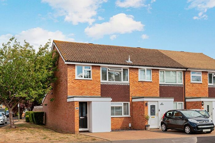 3 Bedroom Terraced House For Sale In Willowhayne Drive, Walton-On-Thames, KT12