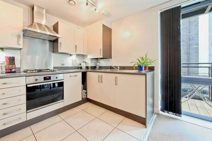 2 Bedroom Flat To Rent In Pooles Park, Finsbury Park, London, N4