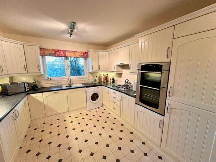 2 Bedroom Apartment For Sale In Skircoat Lodge, Skircoat Green, Halifax, HX3
