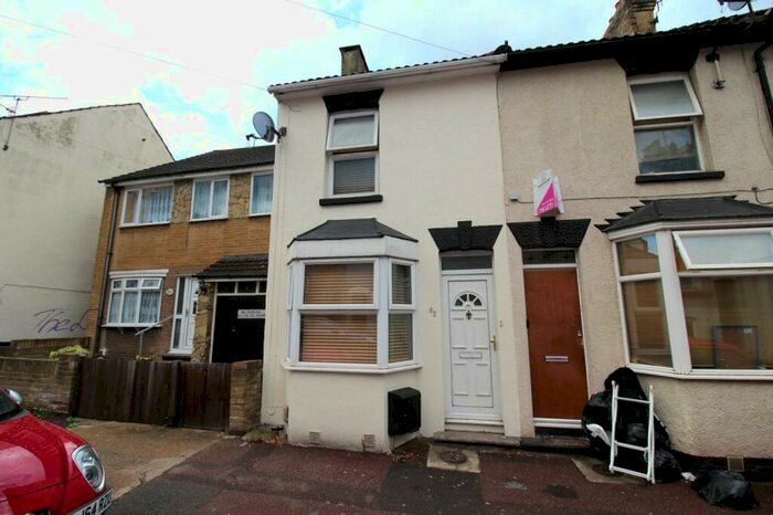 3 Bedroom End Of Terrace House To Rent In Thorold Road, Chatham, Kent, ME5