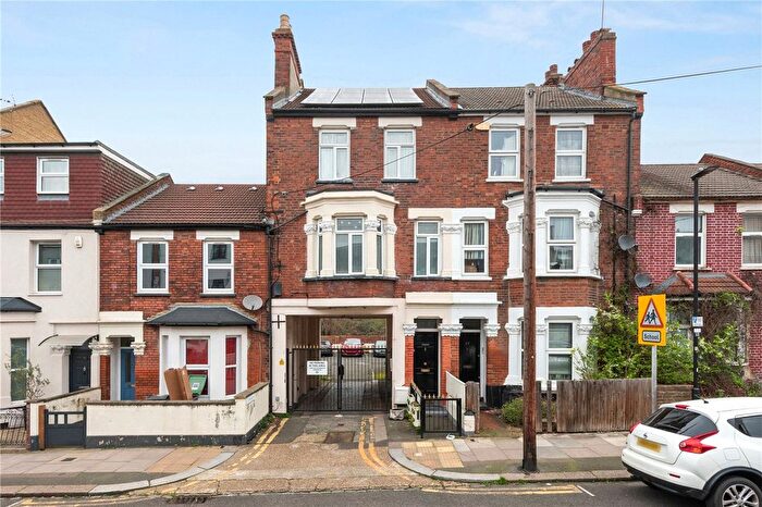 2 Bedroom Flat For Sale In Platinum Mews, London, N15