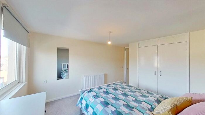 2 Bedroom Flat To Rent In Burns Street, Edinburgh, EH6