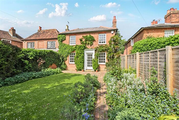 3 Bedroom Cottage To Rent In Burchetts Green Road, Burchetts Green, Maidenhead, SL6
