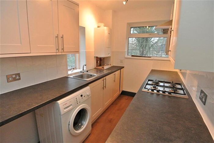 2 Bedroom Maisonette To Rent In Weybridge, KT13