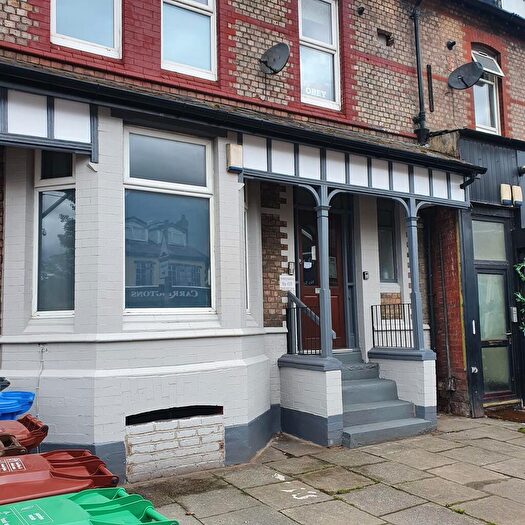 1 Bedroom Flat To Rent In Flat Barlow Moor Road, M21