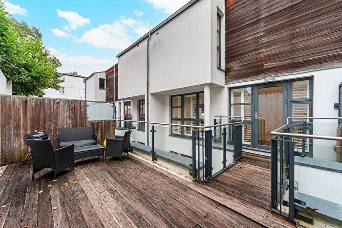 2 Bedroom Flat To Rent In Clapham Park Road, Abbeville Village, London, SW4