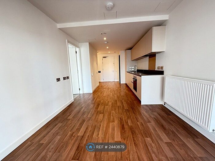 1 Bedroom Flat To Rent In Bondway, London, SW8