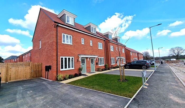 3 Bedroom Town House To Rent In Hankinson Avenue, Heald Green, Cheadle, SK8