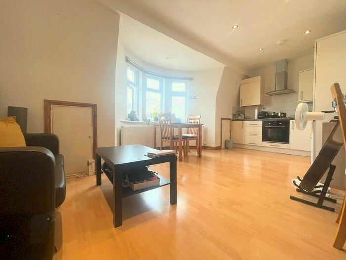 1 Bedroom Apartment To Rent In North End Road, London, NW11