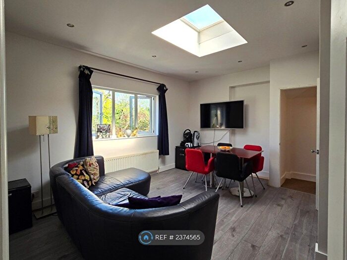 1 Bedroom Flat To Rent In Mount Park Road, London, W5