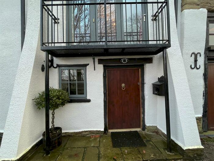 2 Bedroom Flat To Rent In Springbank Lane, Adlington, SK10