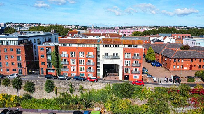 2 Bedroom Flat For Sale In Waterloo Road, Bristol, BS2