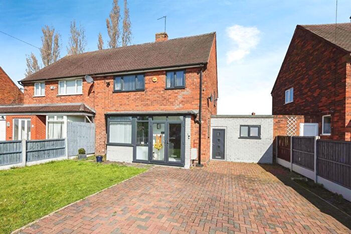 3 Bedroom Semi-Detached House For Sale In Laburnum Avenue, Birmingham, B37
