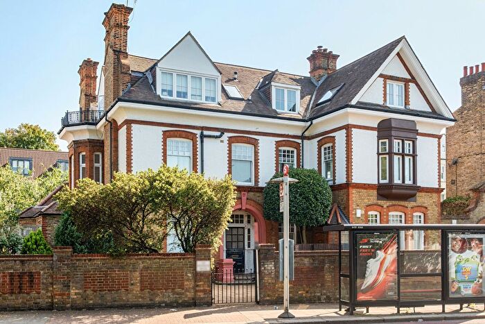 2 Bedroom Flat For Sale In Upper Richmond Road, Putney, London, SW15