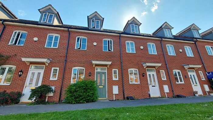 3 Bedroom Terraced House For Sale In The Pollards, Bourne, Lincolnshire, PE10